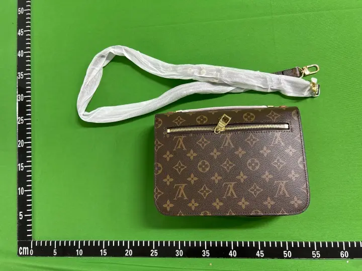 Louis Vuitton Pochette Métis QC photo 2