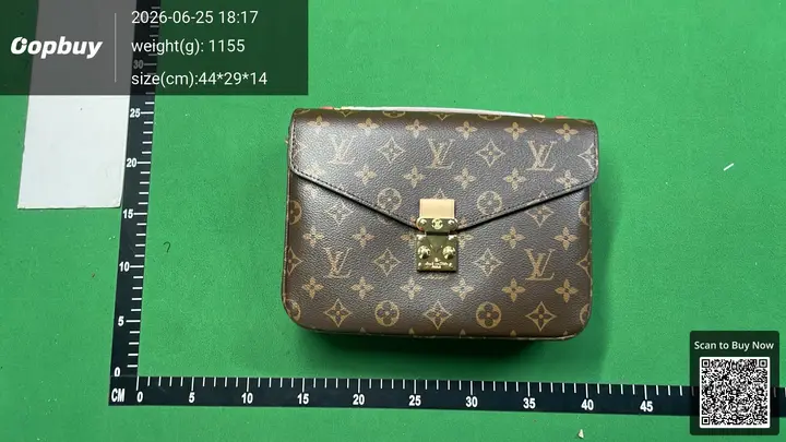 Louis Vuitton Pochette Métis QC photo 7