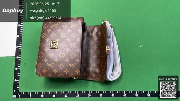 Louis Vuitton Pochette Métis QC photo 9