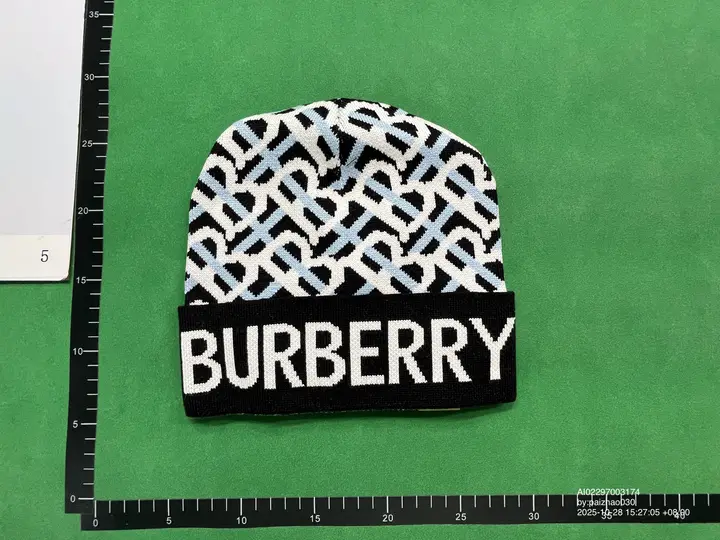 Burberry Beanie QC photo 10