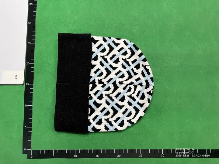 Burberry Beanie QC photo 11