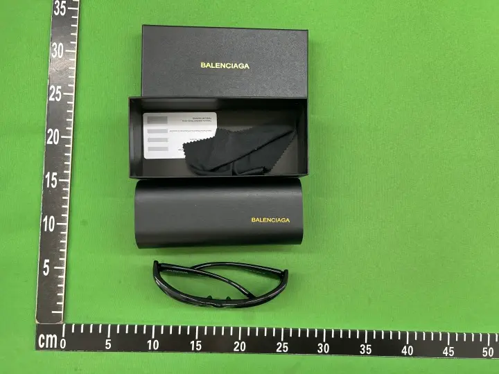Balenciaga Sunglasses QC photo 3