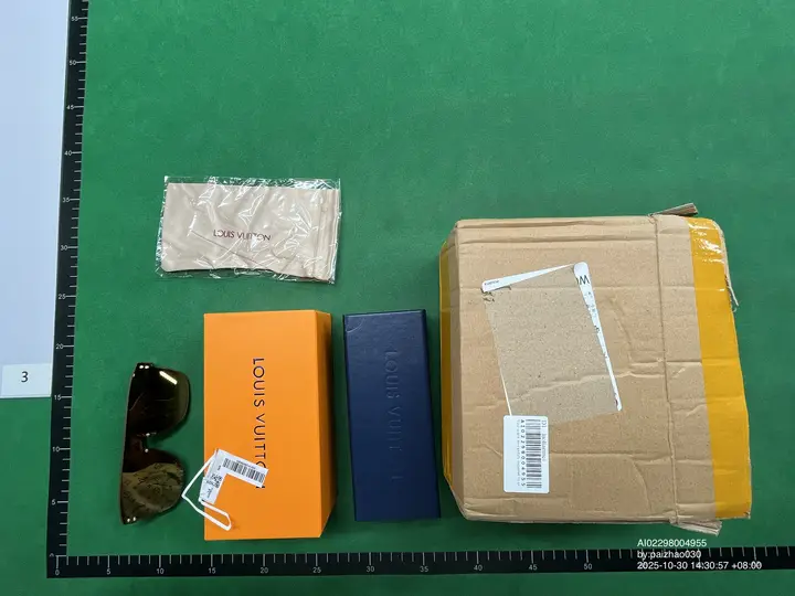 LV Sunglasses QC photo 9