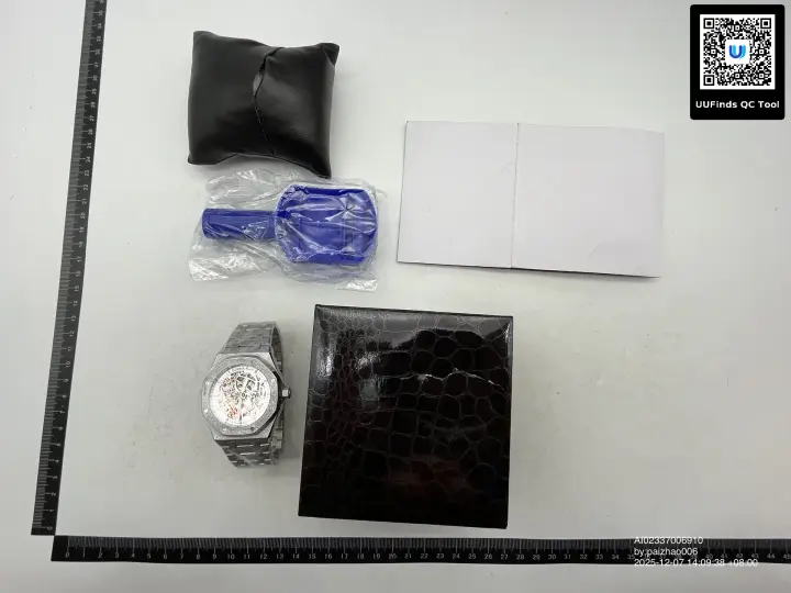 Stones Covered Audemars Piguet QC photo 4