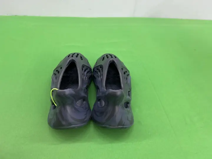 Yeezy Foam RNNR QC photo 10