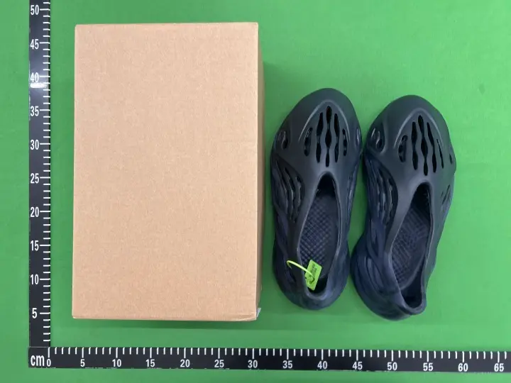 Yeezy Foam RNNR QC photo 11