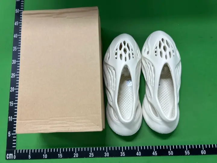 Yeezy Foam RNNR QC photo 18