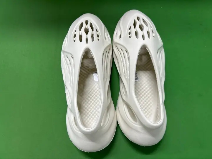 Yeezy Foam RNNR QC photo 19