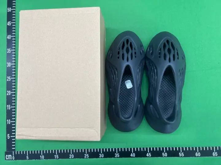 Yeezy Foam RNNR QC photo 3