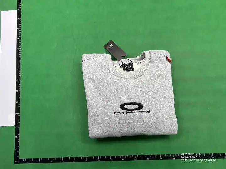 Oakley Hoodie QC photo 17