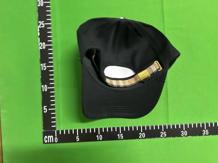 Burberry Cap QC photo 2