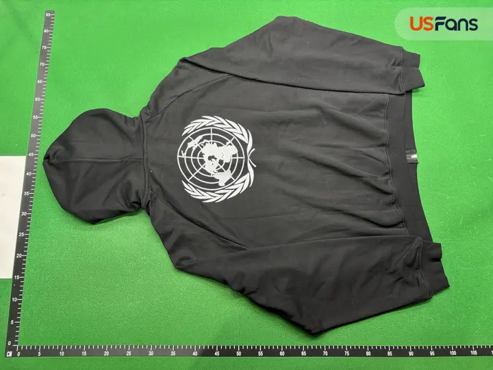 Vetements "Free Hugs" Zip-Up QC photo 3