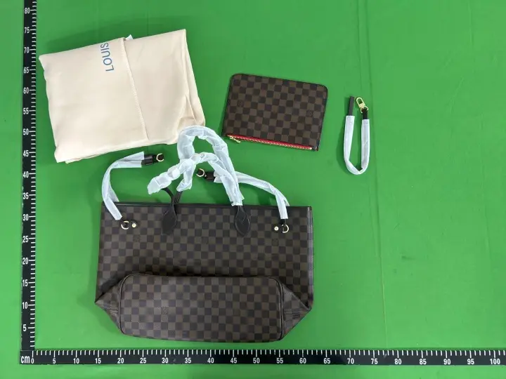 LV Neverfull Bag QC photo 11