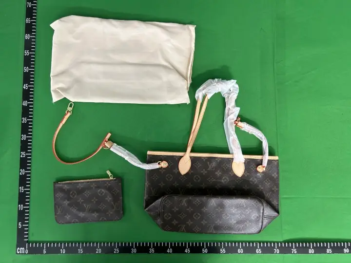 LV Neverfull Bag QC photo 14