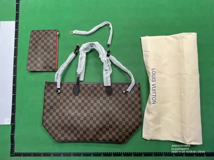 LV Neverfull Bag QC photo 15