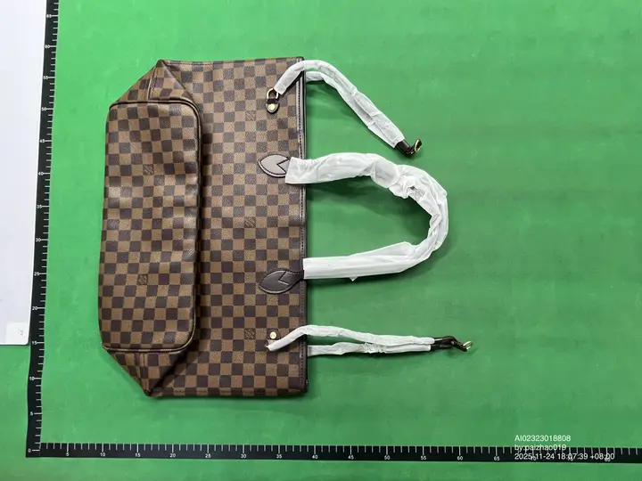 LV Neverfull Bag QC photo 16