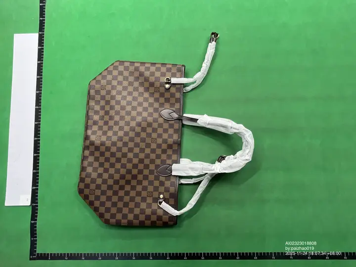 LV Neverfull Bag QC photo 17