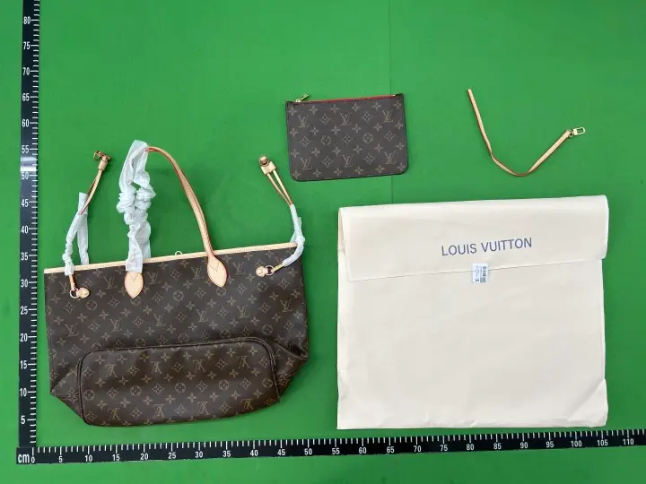 LV Neverfull Bag QC photo 2