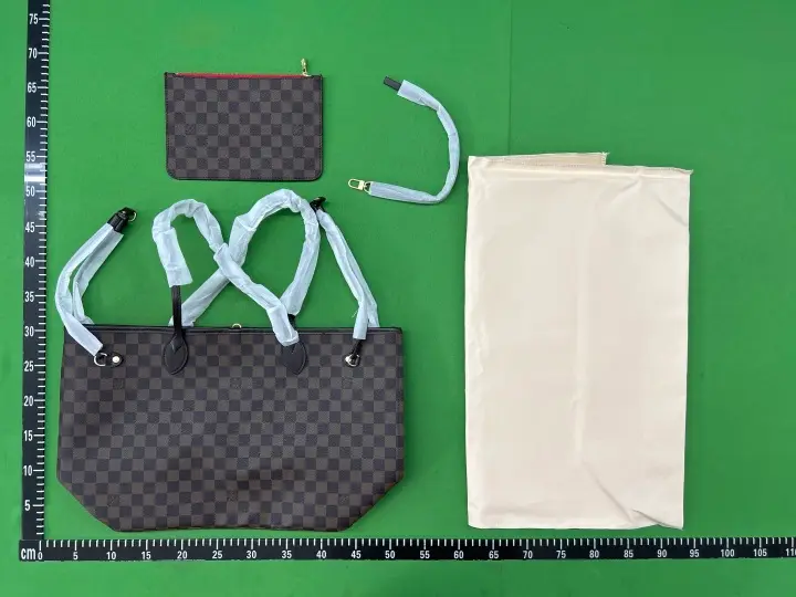 LV Neverfull Bag QC photo 5