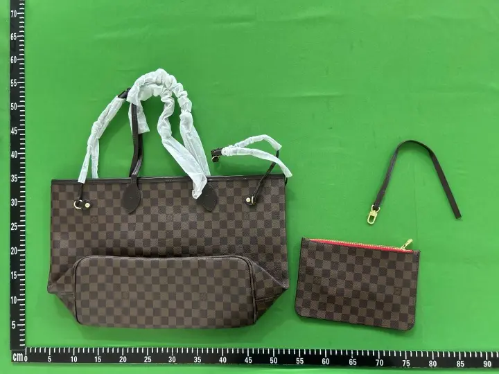 LV Neverfull Bag QC photo 9