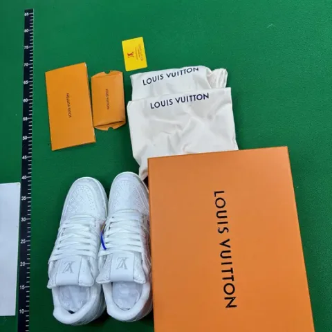 LV Trainers Black-White QC photo