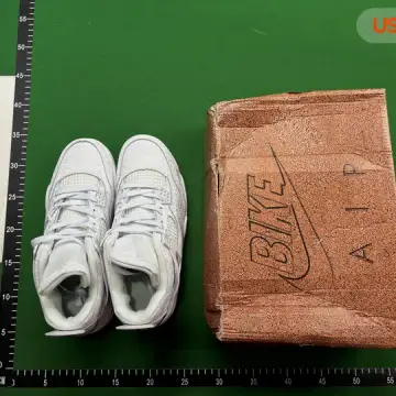 Jordan 4 Vivid Sulfur QC photo