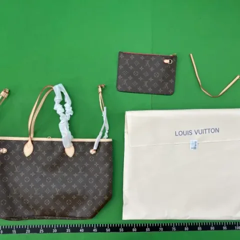 LV Neverfull Bag QC photo